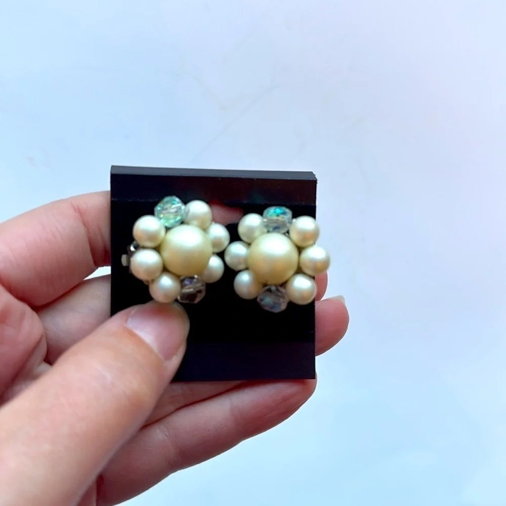 Elegant Vintage Pearl and Crystal Up-Cycled Bracelet and Earrings Jewelry Set - Picture 3 of 8